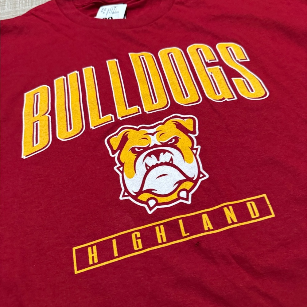 Gildan Bulldogs Highland high school men’s Red Dog T-Shirt Athletic red size 2XL - Picture 5 of 8